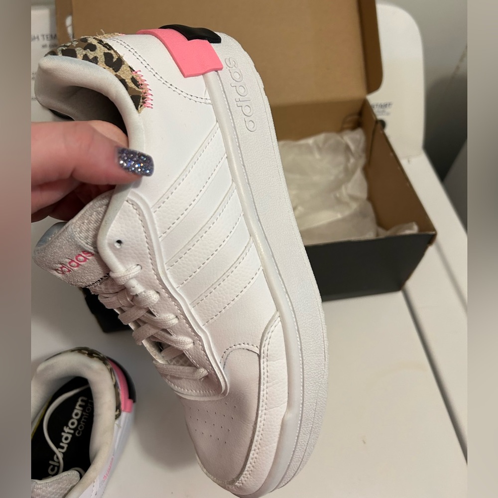 Adidas - Picture 4 of 14
